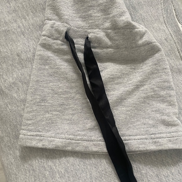 Sanctuary Anthropologie Women's Bow Tie Light Gray Sweatshirt, Size Small - Picture 9 of 11